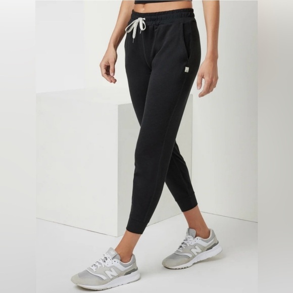 Vuori Pants - BNWT Vuori Performance Black Heather joggers women’s size small